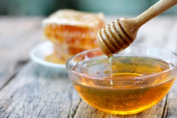 பல்வேறு நோய்களுக்கு அற்புத நிவாரணம் தரும் தேன்! இப்படி பயன்படுத்தினால் நன்மையே