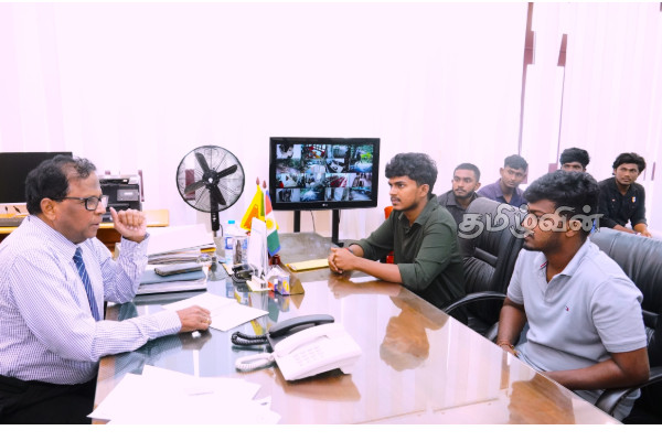 வெள்ளத்தில் பேருந்தில் சிக்கிய பல்கலைக்கழக மாணவர்கள் செய்த காரியம்! | Uni Students Gratitude Caught Flood With Bus