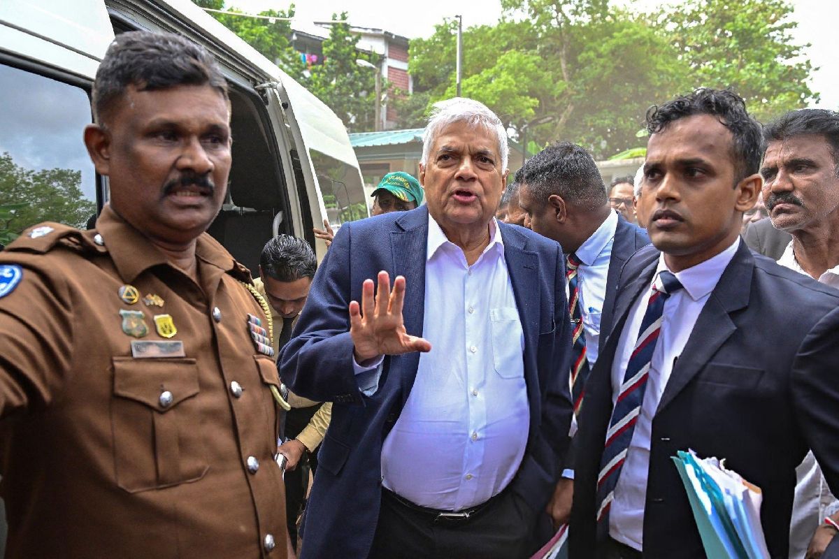மைத்ரி விக்ரமசிங்கவிற்கு எதிரான வழக்கு: வெளியான முக்கிய தகவல்கள்... | Ranil Wickremesinghe Maithree Wickremesinghe மைத்ரி விக்ரமசிங்கவிற்கு எதிரான வழக்கு: வெளியான முக்கிய தகவல்கள்... | Ranil Wickremesinghe Maithree Wickremesinghe
