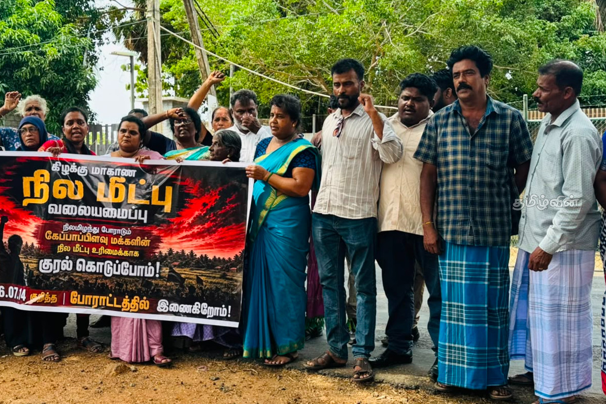 இராணுவ ஆக்கிரமிப்பில் பறிப்போன பூர்வீகக் காணிகள் - நிர்கதியாக்கப்பட்ட மக்களின் கோரிக்கை | Attention Grabbing Protest In Mullaitivu For Land