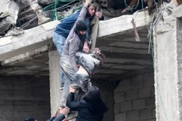 கதி கலங்க வைக்கும் துருக்கியின் மரண ஓலம் : பலி எண்ணிக்கை 15,000ஐ தாண்டியது