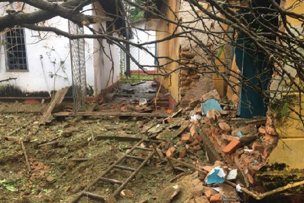 எல்பிட்டிய பிரதேசத்தில் வீடொன்றில் வெடிப்பு சம்பவம் (Photo) | Blast Inside A Southern Sri Lankan House