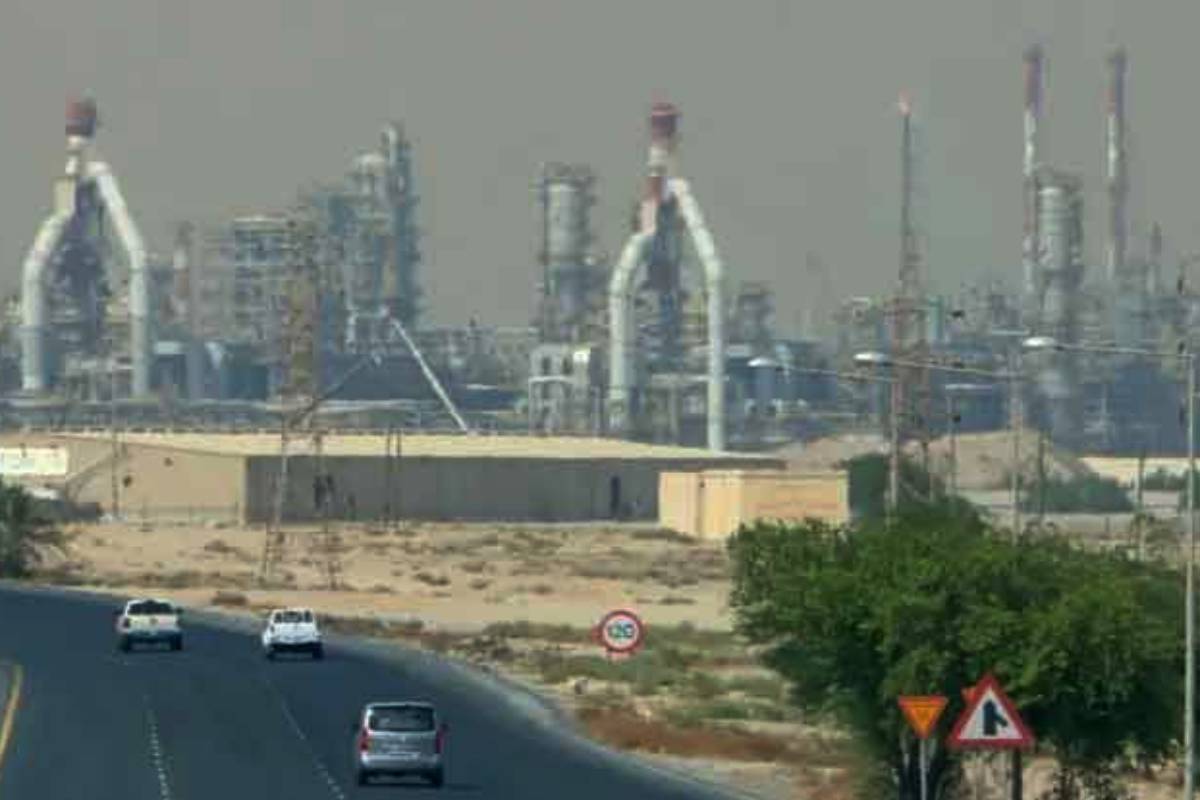 குவைத் மீது இரண்டு கட்டங்களாக ஆளில்லா விமான தாக்குதல்! பற்றியெரியும் எண்ணெய் கிடங்குகள் | Kuwaiti Oil Refinery Hit Again Attack