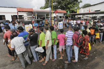 எரிபொருள் விலை அதிகரிப்புக்கு எதிர்ப்பு தெரிவிக்காத இலங்கை மக்கள்! பெட்ரோலிய கூட்டுத்தாபனத்தின் அறிவிப்பு
