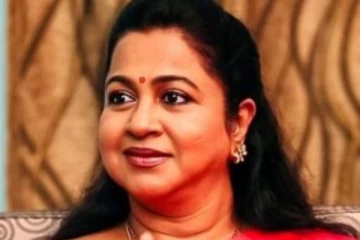 டிவி ஆன் செய்யவே முடியல - ஒரே திருடனுங்க கூட்டமா இருக்கு – ராதிகா சரத்குமார்!