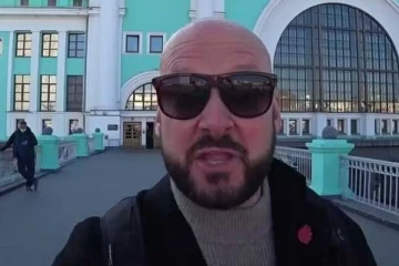 ரஷ்ய விண்வெளி மையத்தில் கைது செய்யப்பட்ட பிரிட்டன் யூடியூப் ஆர்வலர்