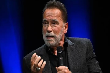 மிகப்பெரும் தொகைக்கு ஏலம் போன பிரபல ஹாலிவுட் நடிகர் அர்னால்ட் கைக்கடிகாரம்!