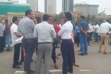 எரிபொருள் ஆர்டர் இல்லை; ஜனாதிபதி அலுவலகம் முன் குவிந்த விநியோகஸ்தர்கள்