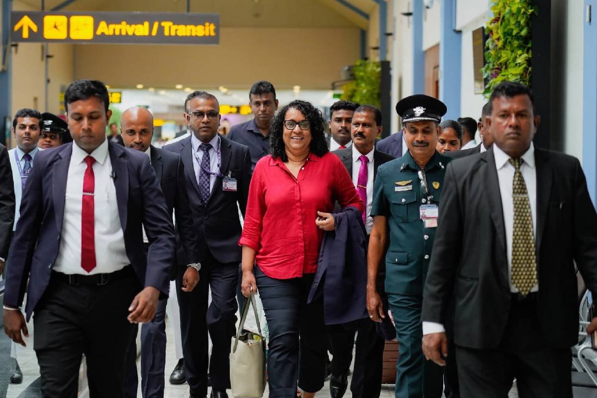 பிரதமர் ஹரிணி அமரசூரிய பிரித்தானியாவுக்கு திடீர் பயணம்…. | Harini Amarasuriya England பிரதமர் ஹரிணி அமரசூரிய பிரித்தானியாவுக்கு திடீர் பயணம்…. | Harini Amarasuriya England