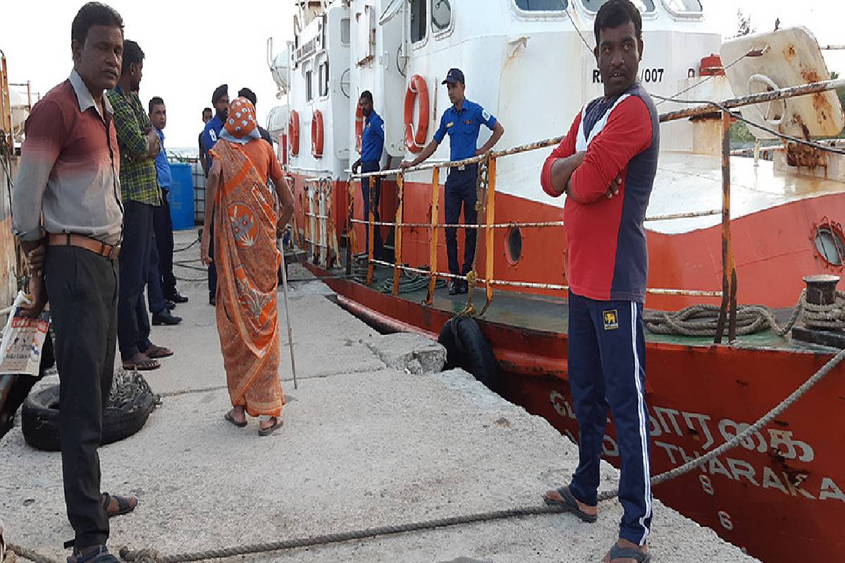 யாழ். நெடுந்தீவுக்கான படகு சேவைகள் முடக்கம் ; மக்கள் விசனம் | Boat Services To Neduntivu Jaffna Suspended