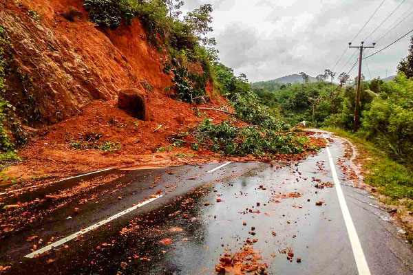 05 மாவட்டங்களுக்கு மண்சரிவு அபாய எச்சரிக்கை | Landslide Warning For 05 Districts
