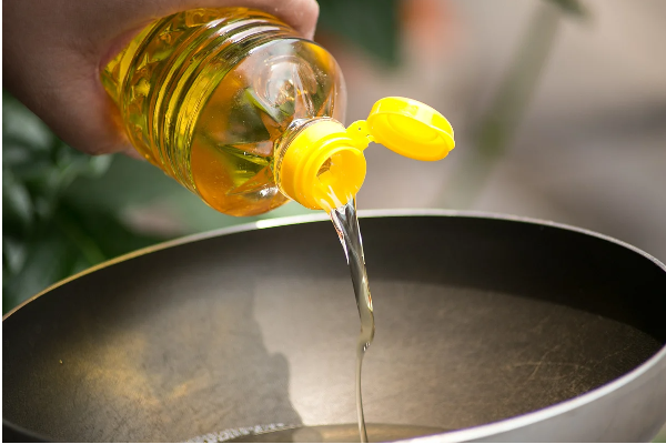 கிச்சனில் இருக்கும் இந்த பொருட்களை உடனே தூக்கி வீசுங்க...இல்லை உயிருக்கு ஆபத்து? | These Items In The Kitchen Right Away