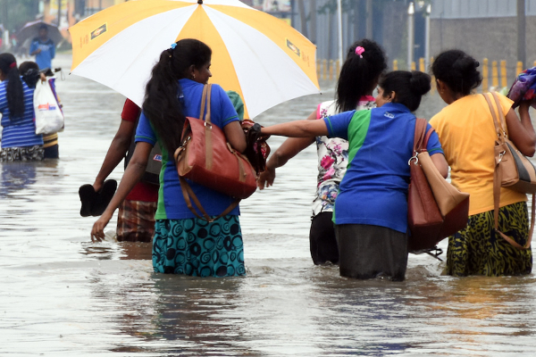 நாட்டில் சீரற்ற காலநிலையால் ஆயிரக்கணக்கானோர் பாதிப்பு | 6000 People Affected By Bad Weather In Srilanka