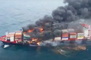 கொழும்பு துறைமுகத்திற்கு அருகாமையில் தீப்பற்றி எரியும் கப்பல்! வெளியாகியுள்ள புதிய தகவல்