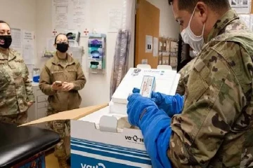 ஜப்பானில் கொரோனா தடுப்பூசி செலுத்தும் பணிகளில் இராணுவத்தினர்