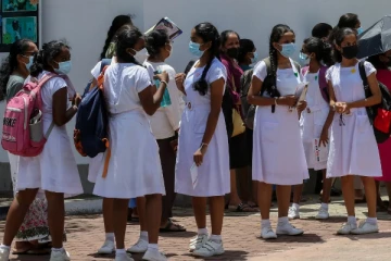 பிரபல பெண்கள் பாடசாலையில் பரபரப்பு; 16 மாணவிகள் வைத்தியசாலையில் அனுமதி!