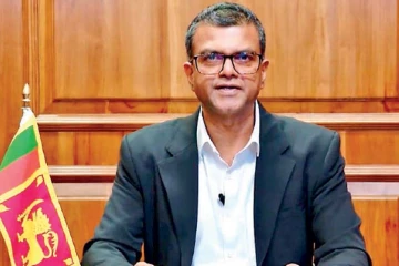 මුදල් ලේකම් හර්ෂණ සූරියප්පෙරුම ජාතික ලැයිස්තුවට එද්දීත් ද්විත්ව පුරවැසියෙක් ද? ශිරාල්ගෙන් බරපතළ චෝදනාවක්