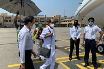 வா சாமி..எங்க குலசாமி..கோஷங்களுடன் நடிகர் ரஜினிகாந்தை டெல்லிக்கு வழியனுப்பிய ரசிகர்கள்