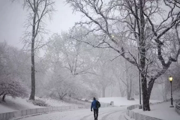 அமெரிக்காவின் வடகிழக்குப் பகுதிகளில் பனிப்புயல்
