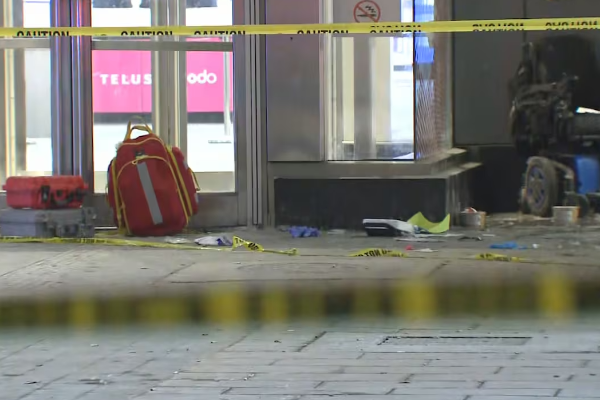 ஒட்டாவாவில் இடம்பெற்ற கத்தி குத்து தாக்குதலில் ஒருவர் பலி | Man Stabbed In Rideau Centre Sustains Life