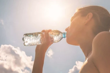 நாட்டு மக்களுக்கு தண்ணீர் கட்டுப்பாடுகள்.. வேறொரு நாட்டுக்கு தண்ணீரை விற்பதா? சுவிஸ் மக்கள் கோபம்