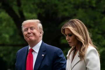 மனைவி மெலானியாவை பிகினி அணிந்து தெருவில் நடக்க உத்தரவு! வைரலான டிரம்ப் ஆடியோ