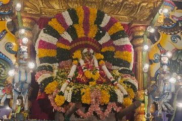 முத்து சப்பை இரதத்தில் வீதியுலா வந்த பேச்சியம்பாள்