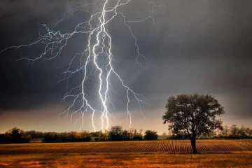 புத்தளத்தில் மின்னல் தாக்கி பரிதாபமாக உயிரிழந்த குடும்பஸ்தர்!