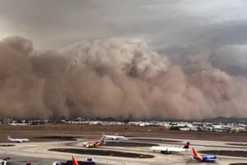அமெரிக்காவை நடுநடுங்க வைத்த புயல் ; நொடியில் இருளில் மூழ்கிய நகரம்