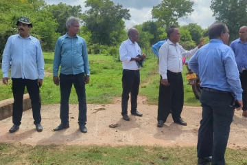 குருந்தூர் மலையில் திடீரென ஒன்றுகூடிய அரச அதிகாரிகள்(Photos)