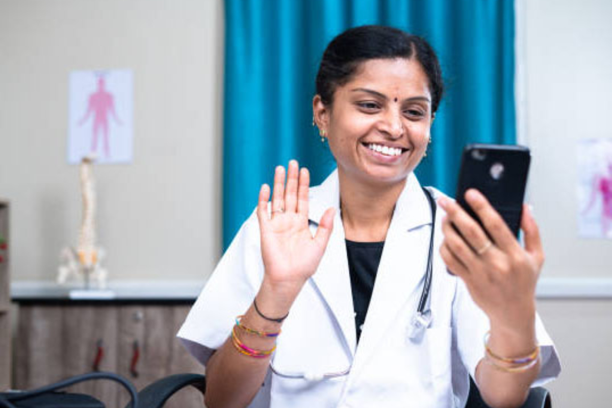 வெளிநாட்டில் இருந்தாலும் வீட்டாரின் ஆரோக்கியம் உங்கள் கண்காணிப்பில்! மருத்துவ நண்பனாக Mediplace | Mediplace Modern Health Solutions