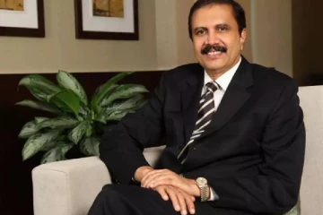 வாழ்க்கையை மொத்தமாக மாற்றிய ஐக்கிய அமீரக பயணம்... இன்று சொத்து மதிப்பு ரூ 9100 கோடி