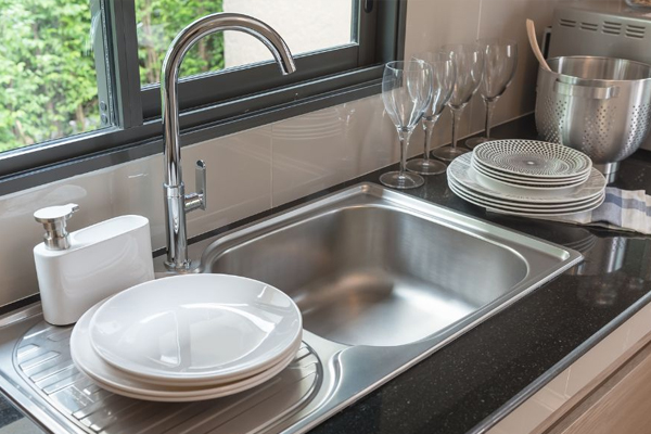 சிங்க் பக்கத்தில் இந்த பொருட்களை வைக்கவே கூடாதாம்... கிருமி தாறுமாறாக அதிகரிக்கும் | Kitchen Sink For Better Hygiene Keep Avoid Things