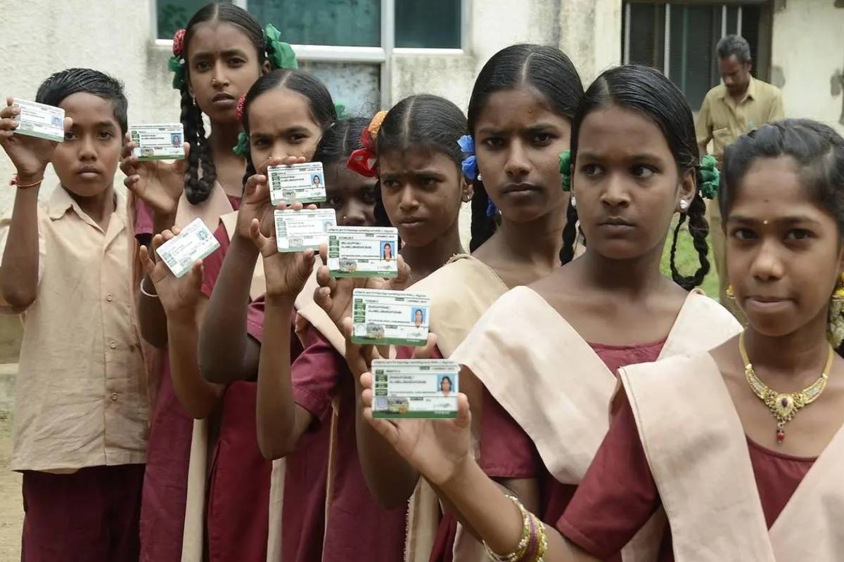 பேருந்தில் மாணவர்கள் சீருடையுடன் கட்டணமில்லாமல் பயணிக்கலாம் | Free Bus Travel For Tn School Students In Uniform