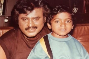 ரஜினியின் மடியில் அமர்ந்திருக்கும் இந்த நடிகர் யார் தெரியுமா.. தெரிஞ்சா ஷாக் ஆகிடுவீங்க