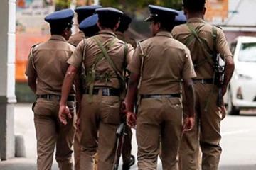 பொலிஸ் அதிகாரி போல் நடித்து கொள்ளையிட முயன்றவர் கைது