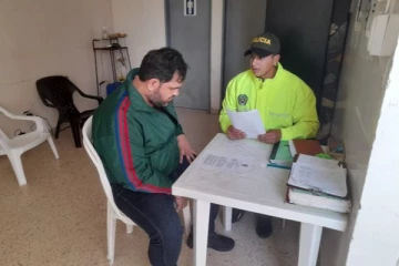 முத்ததால் மாட்டிக்கொண்ட  இன்டர்போல் ரெட் வாரண்ட்   கடத்தல் மன்னன்!