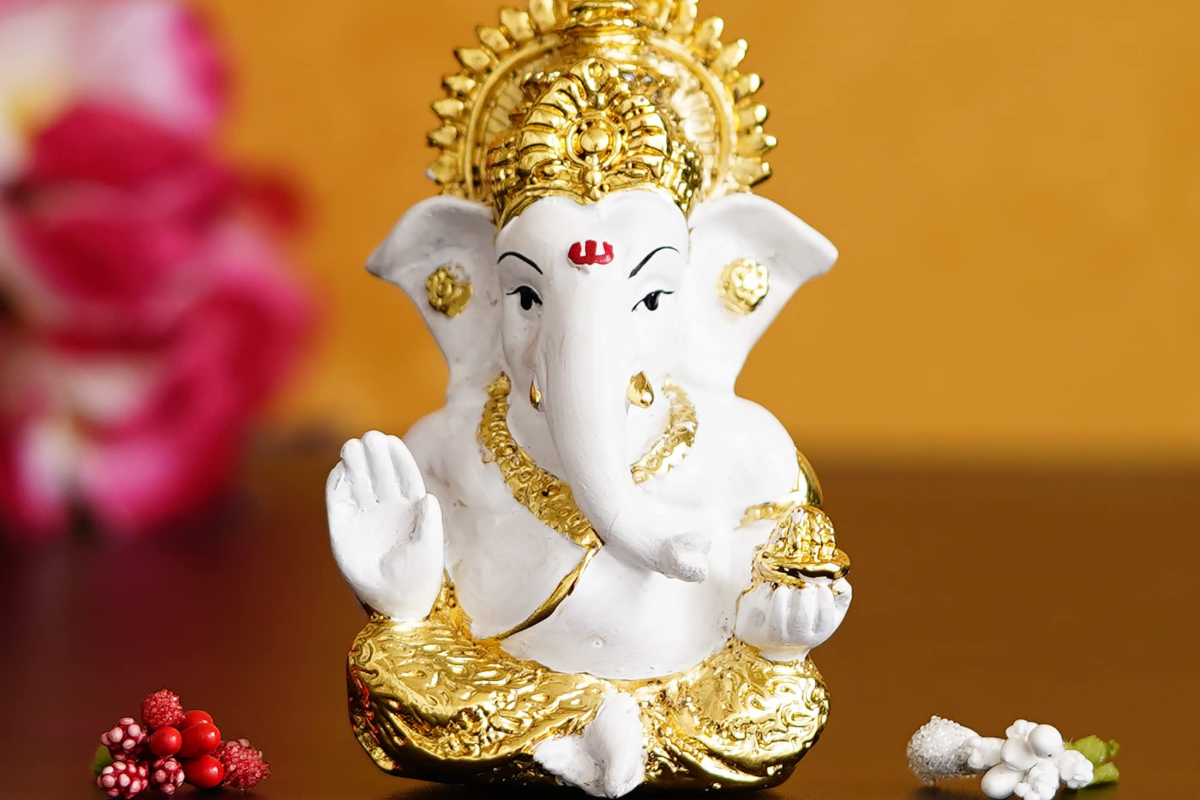 சுவாமிக்கு சமர்ப்பித்த பூ கீழே விழுந்தால் சகுனம் சொல்வது என்ன? | Is A Fallen Offering Flower Is A Divine Sign