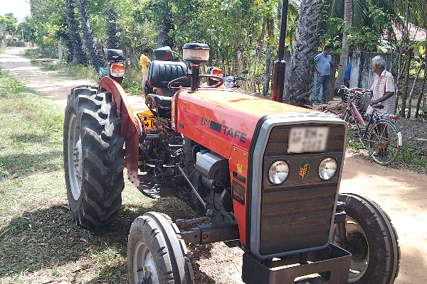 கிளிநொச்சி  எரிபொருள் வரிசையில் காணாமல்போன  உழவு இயந்திரம் மீட்பு! | Kilinochchi Fuel Row Missing Plow Rescue