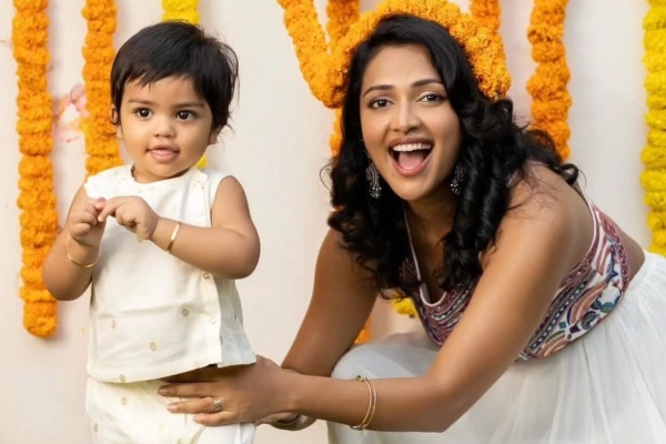 நடிகை அமலா பால் ரிட்டர்ன்ஸ்!! டி-சர்ட்டில் ரசிகர்களை ஈர்க்கும் புகைப்படங்கள்.. | Actress Amala Paul Back To Photoshoot Recent Pics