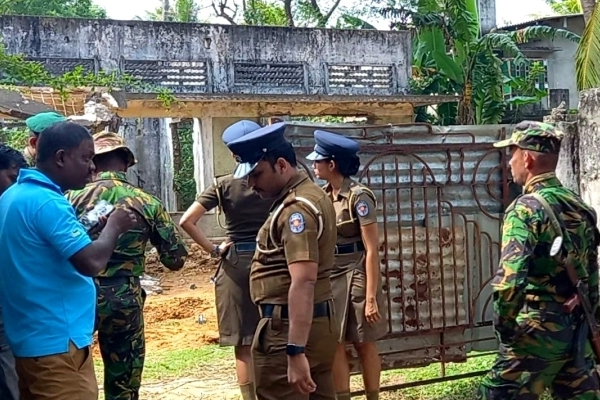 யாழில் திடீரென படையினர் குவிக்கப்பட்டதால் பரபரப்பு! (Photos) | Soldiers Looking For Tiger Treasure In Yali