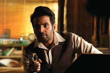 ஆணவத்தின் உச்சியில் ஆடும் சந்தானம்! வளர்த்த கெடா இப்படியுமா செய்யும்!