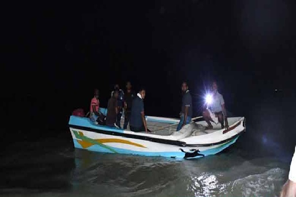 கடலில் நீராடிய பல்கலைக்கழக மாணவன் மாயம் | The University Student Is Drowning In The Sea