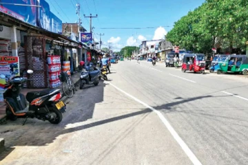 மூதூரில் வர்த்தக நிலையங்களை மூடுமாறு வெளியான அறிவித்தலை மறுக்கும் மூதூர் பிரதேச செயலகம்