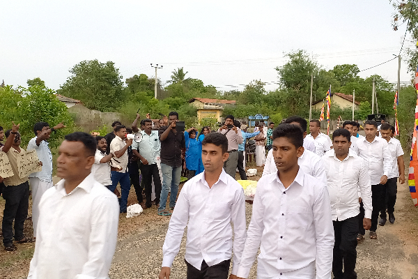 யாழ். தையிட்டி விகாரையில் வெசாக் தின வழிபாடுகள் தீவிரம்..! | Jaffna Vesak Day Worship Thailand Temple Intense