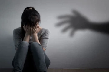 50 மாணவிகளுக்கு 15 ஆண்டுகளாக பாலியல் வன்கொடுமை - மருத்துவர் செய்த கொடூரம்