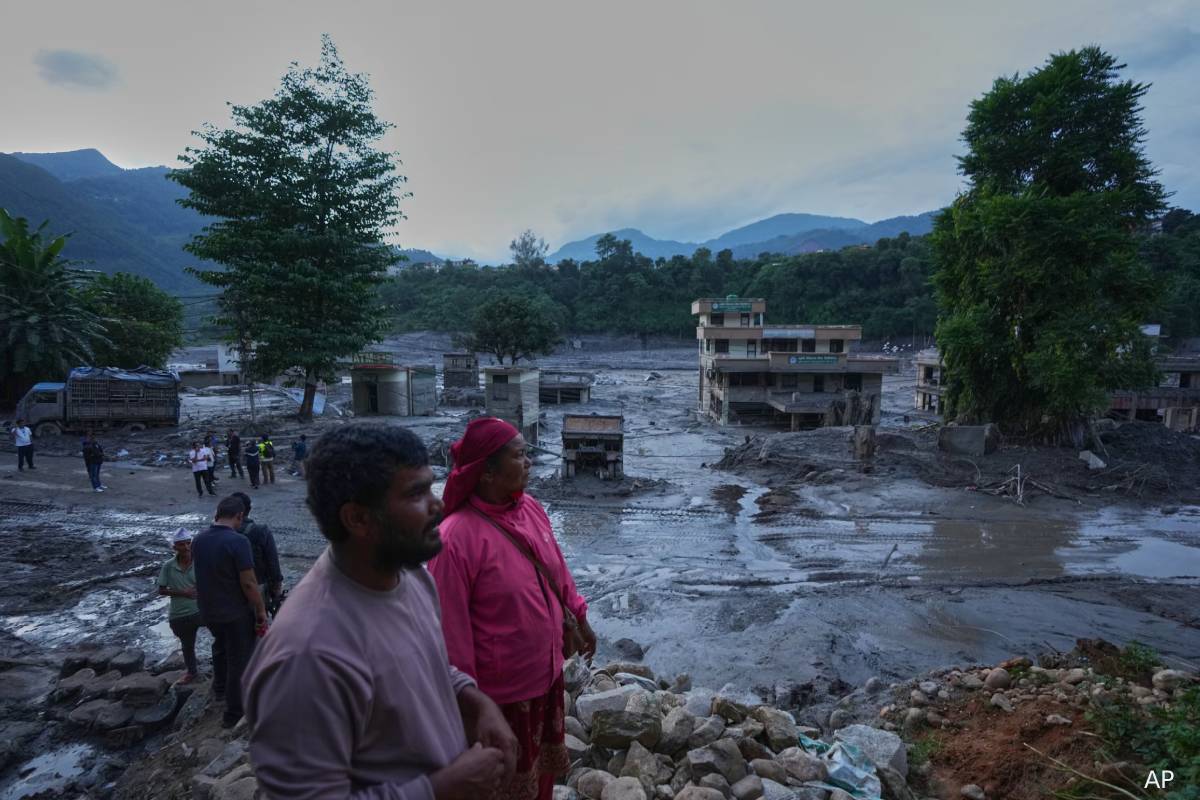 நேபாளப் பெருவெள்ளம்... பிரித்தானியா, அமெரிக்கா உட்பட 35 நாடுகளின் பயணிகள் மாயம் | Nepal Floods 35 Countries Citizens நேபாளப் பெருவெள்ளம்... பிரித்தானியா, அமெரிக்கா உட்பட 35 நாடுகளின் பயணிகள் மாயம் | Nepal Floods 35 Countries Citizens