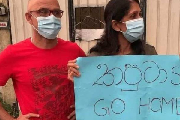 கோட்டாபயவுக்கு எதிராக போராட்டத்தில் இலங்கையின் நட்சத்திர கிரிக்கெட் வீரர்! | Gotabaya Against Protest Cricketer Marven Atapattu