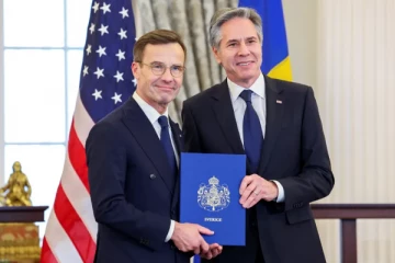 ரஷ்யாவுக்கு மேலும் தலைவலி; நேட்டோவில் இணைந்தது சுவீடன்!