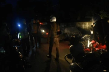 இரவுவேளை 6 பேர் மீது கொடூர தாக்குதல்! 4 பேர் அதிரடி கைது
